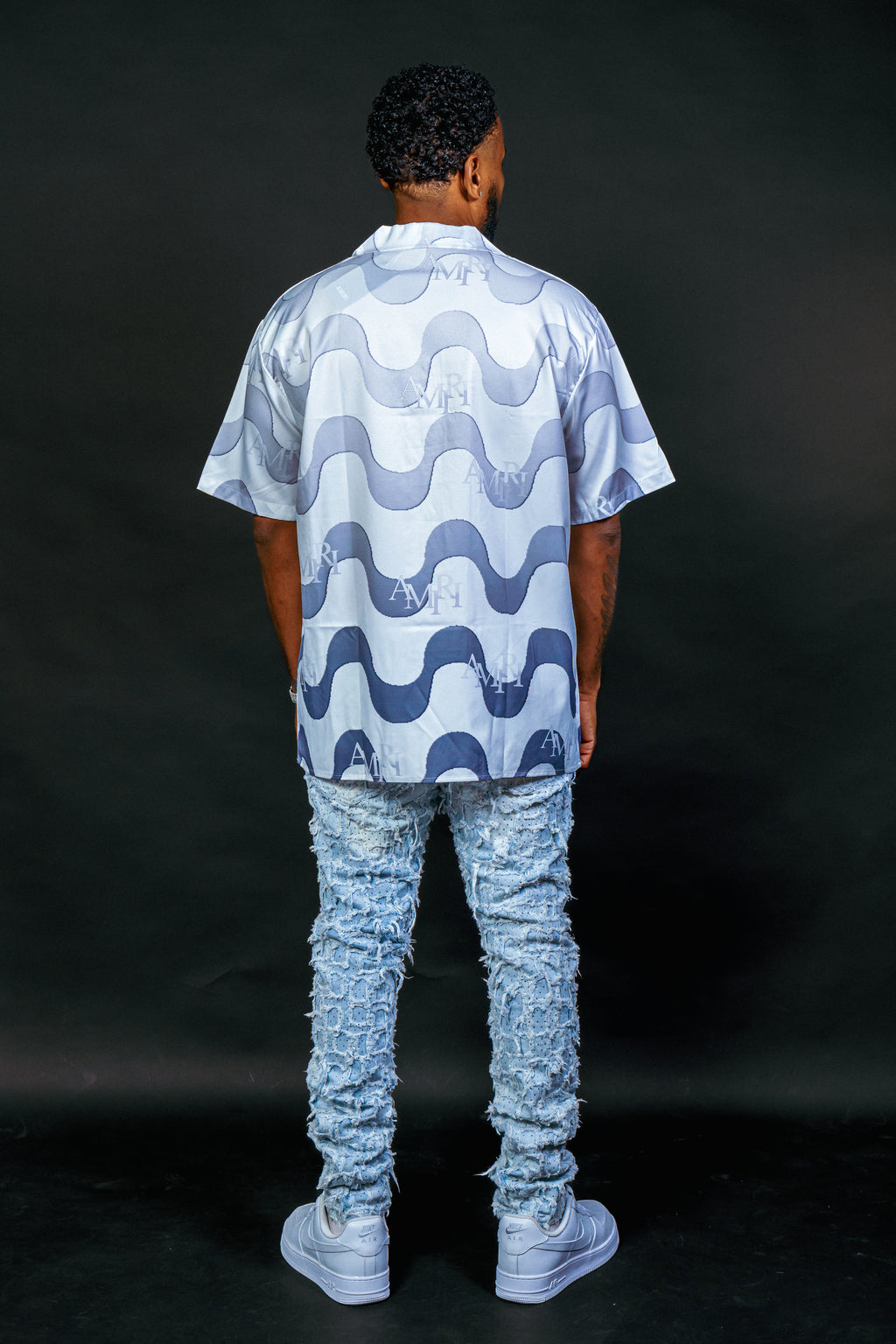 AM I R I  Wave Button Up