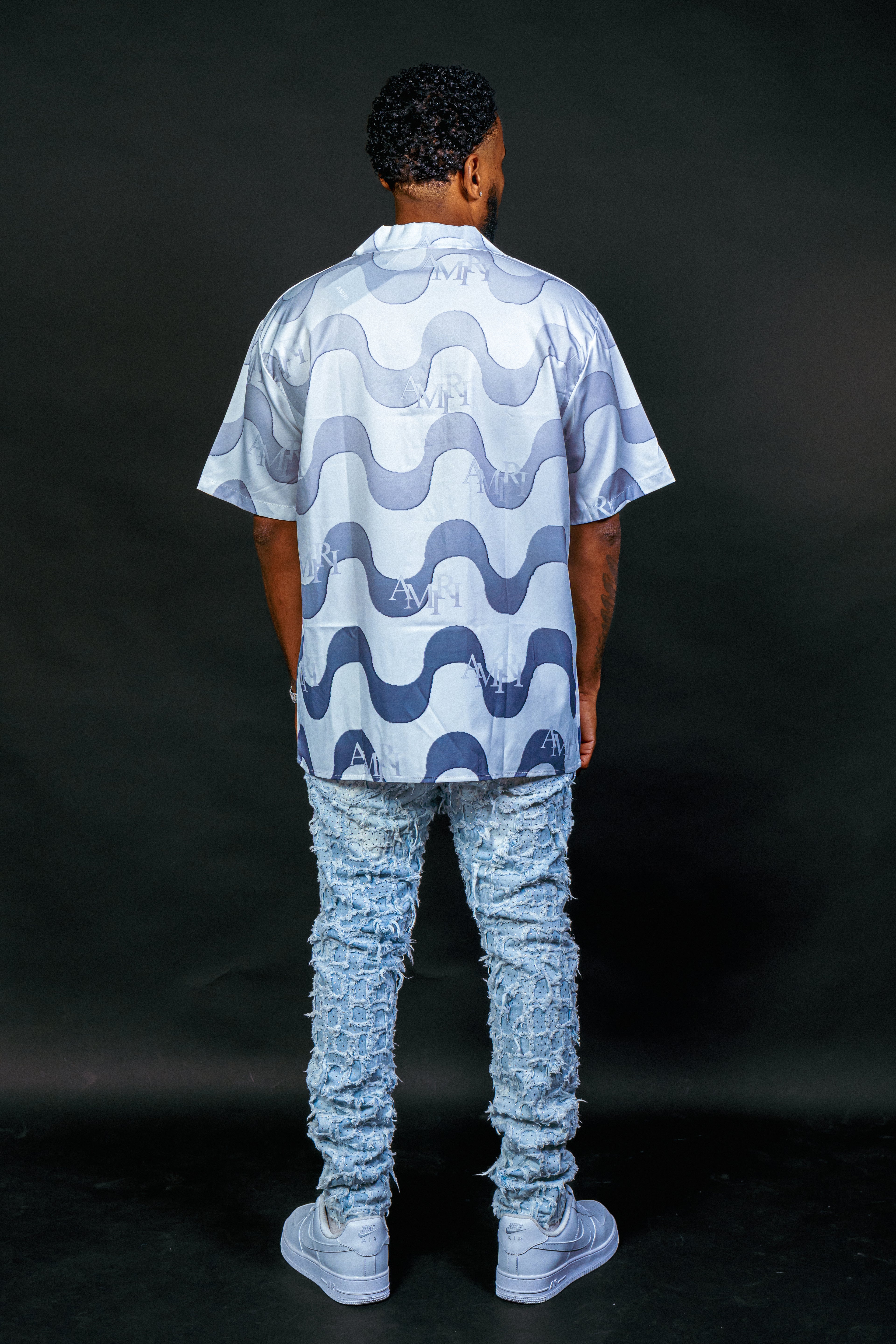 AM I R I  Wave Button Up