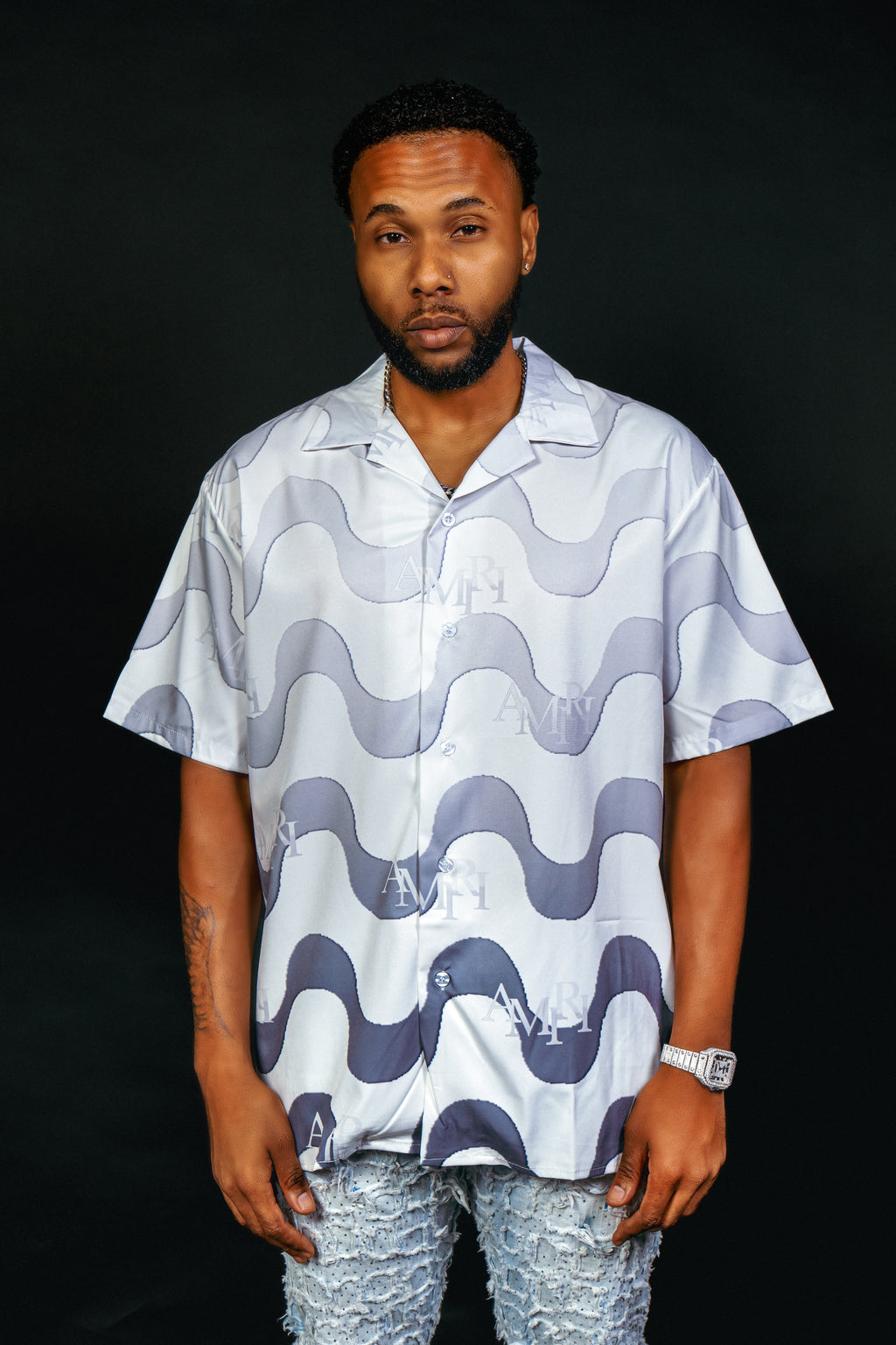 AM I R I  Wave Button Up