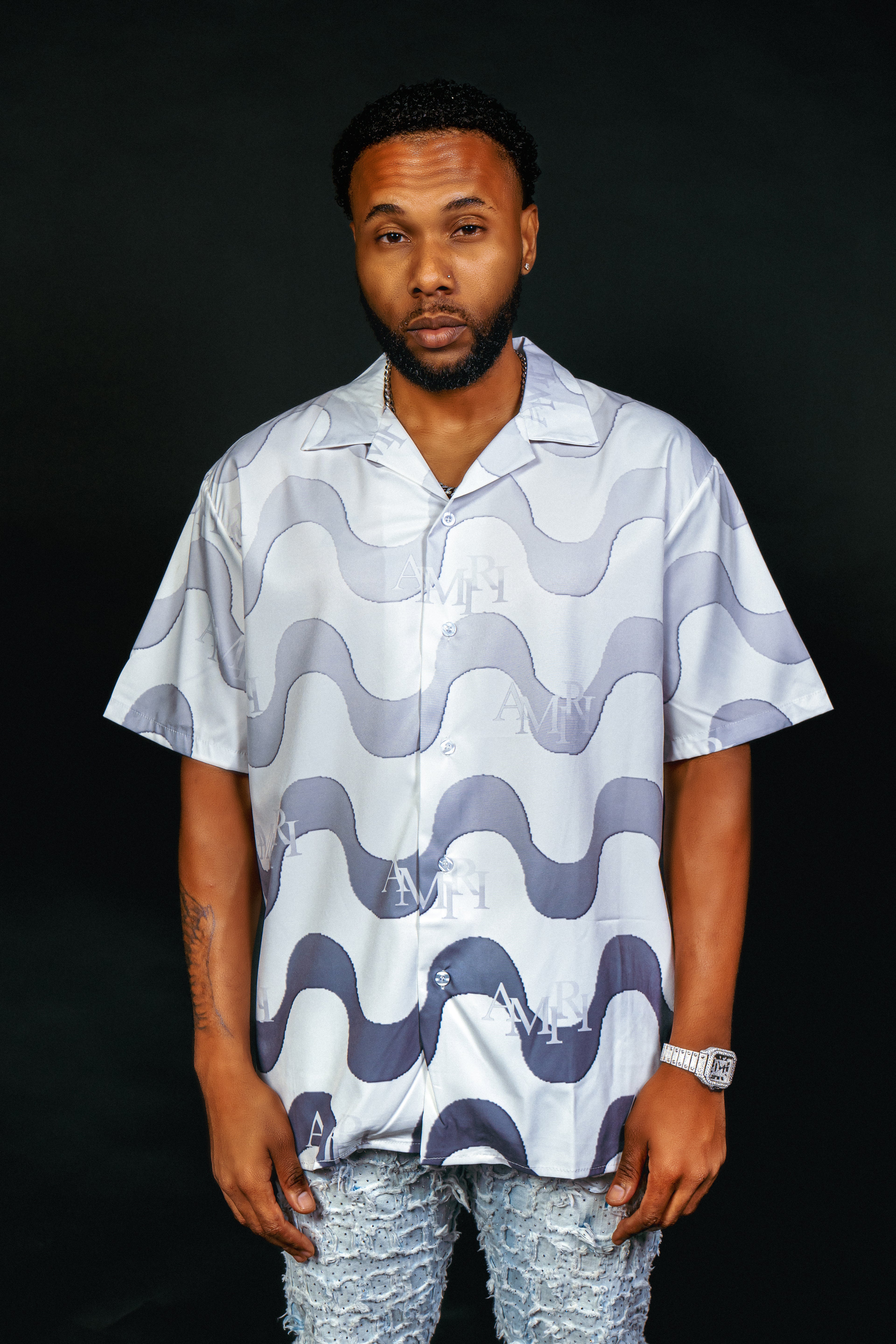 AM I R I  Wave Button Up