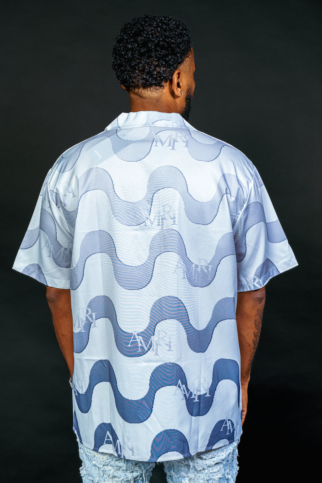 AM I R I  Wave Button Up