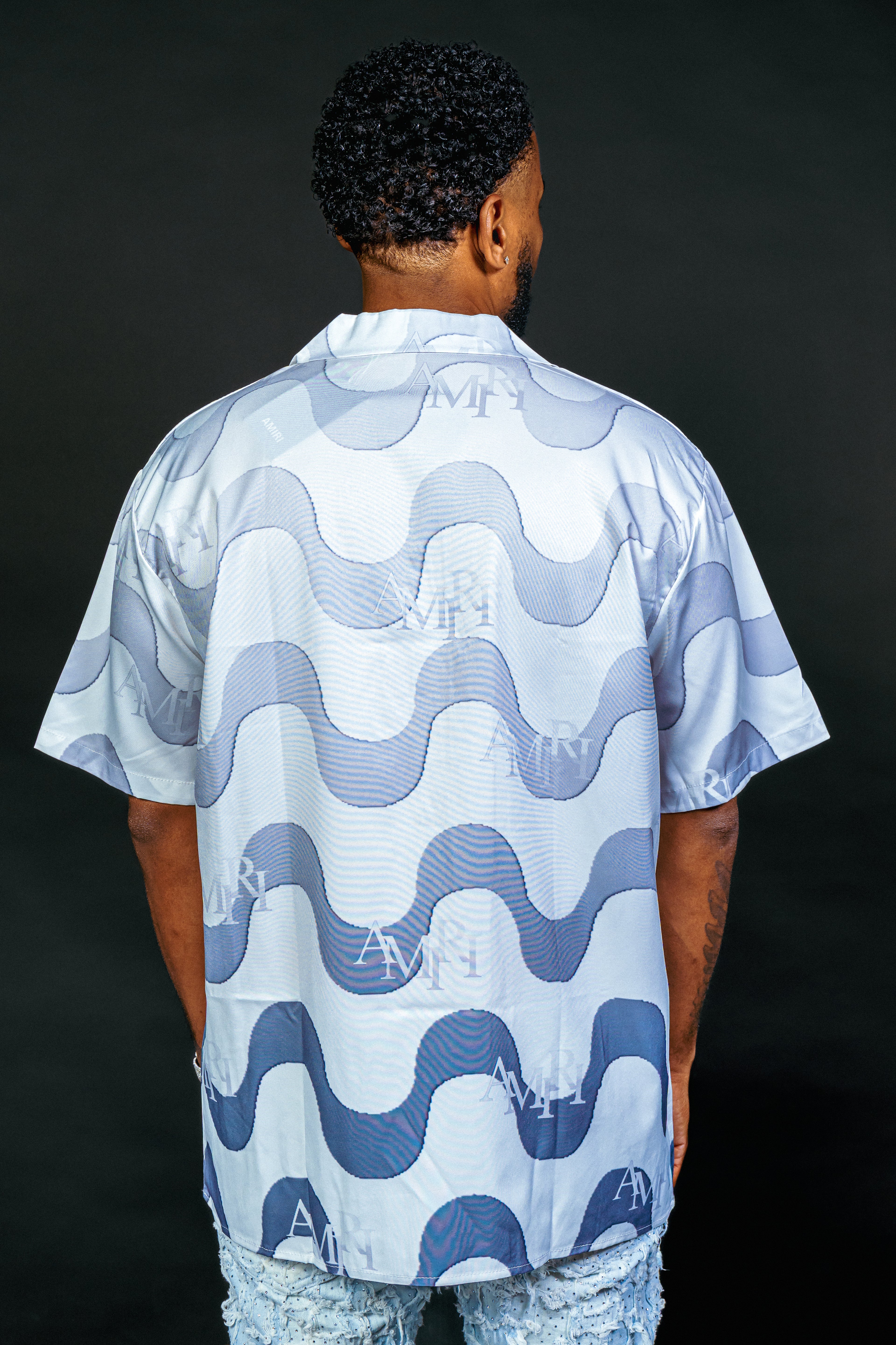 AM I R I  Wave Button Up